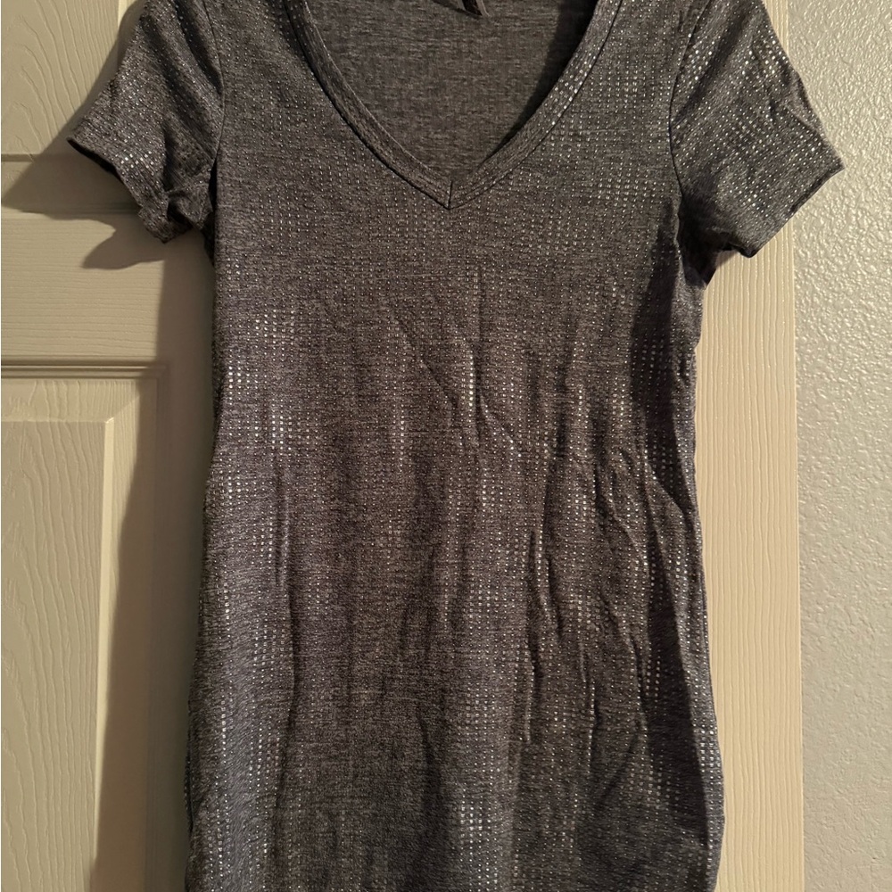 BKE Gray V-Neck Short Sleeve Top